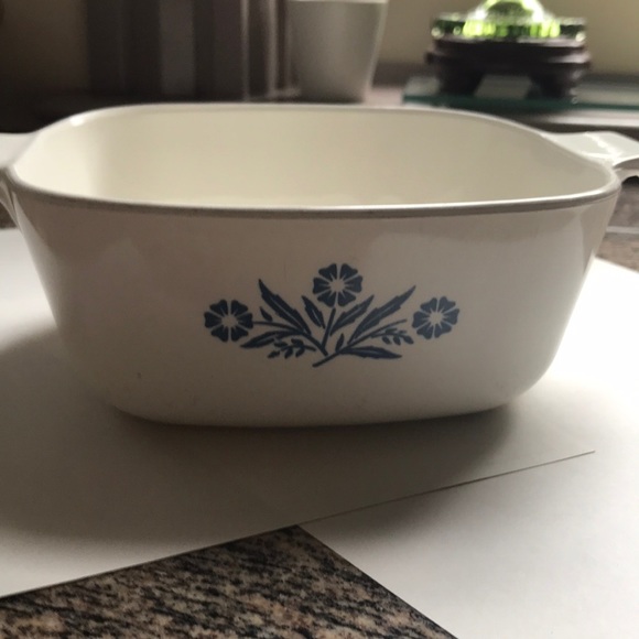 Vintage Corningware blue cornflower casserole - Picture 2 of 11